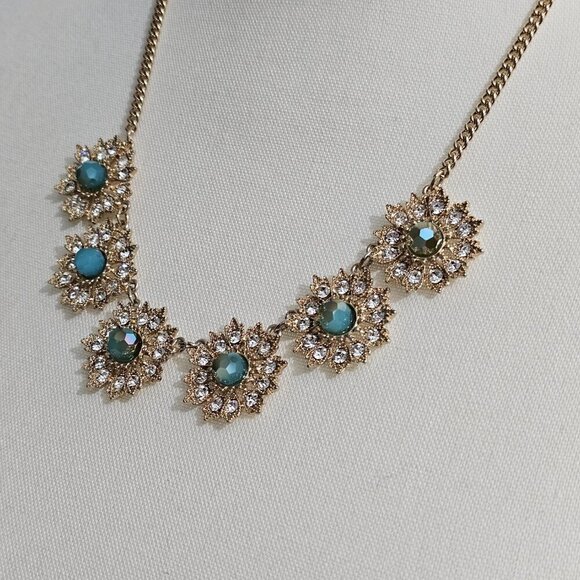 💎Vintage Aquamarine Rhinestones Inlaid Flower Gold Tone Necklace - Picture 2 of 9